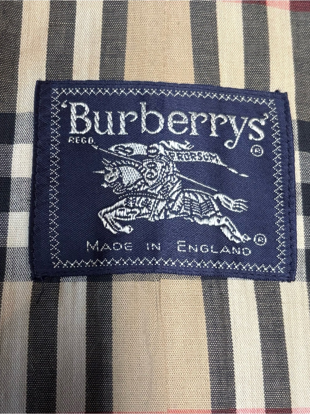 Burberry trench coat. - Picture 11 of 15